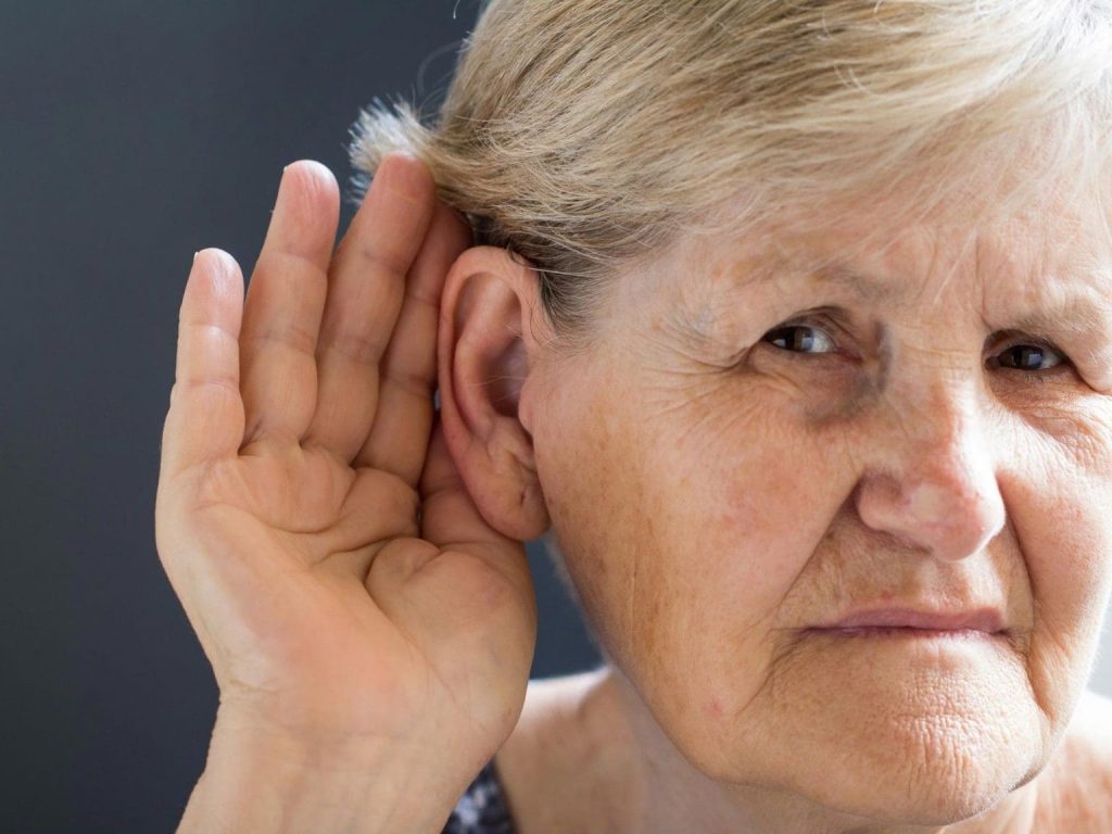 شنوایی افراد مسن